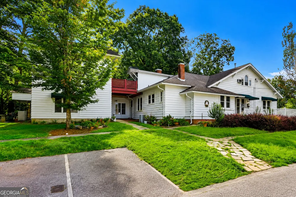 359 E Tugalo ST Toccoa, GA 30577