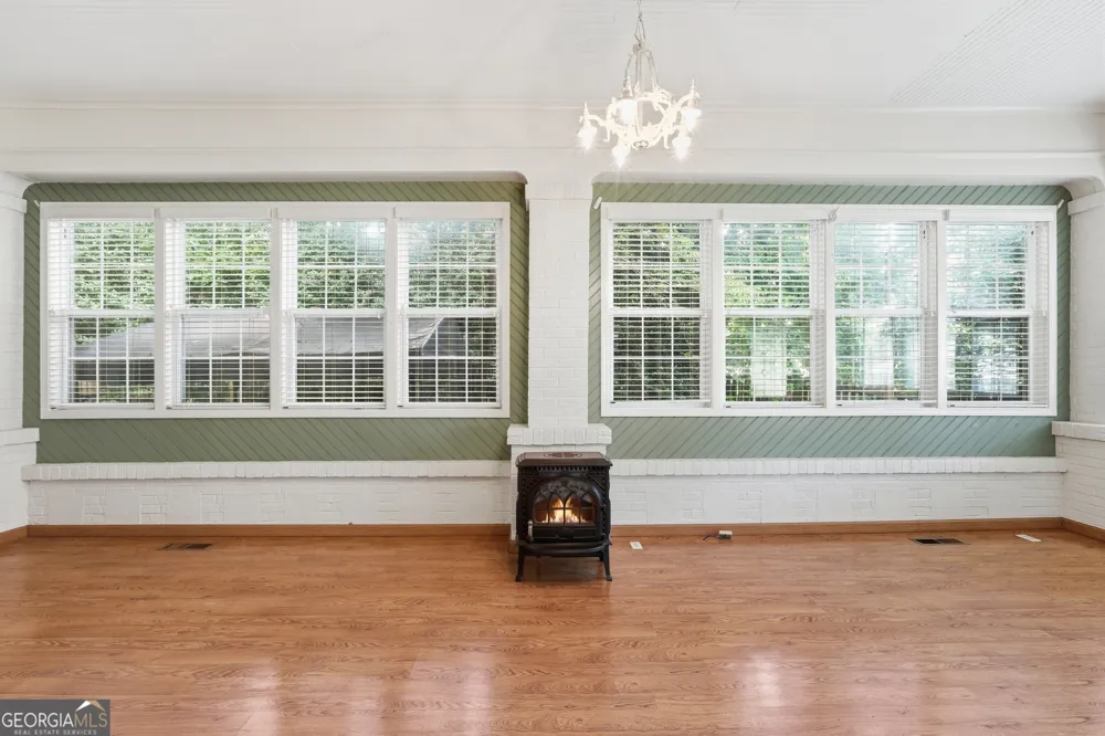 359 E Tugalo ST Toccoa, GA 30577