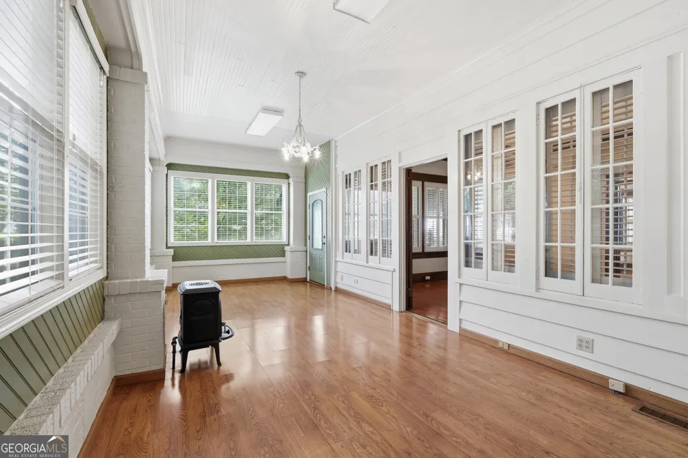 359 E Tugalo ST Toccoa, GA 30577