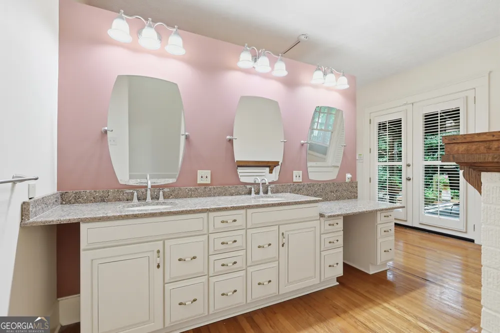359 E Tugalo ST Toccoa, GA 30577