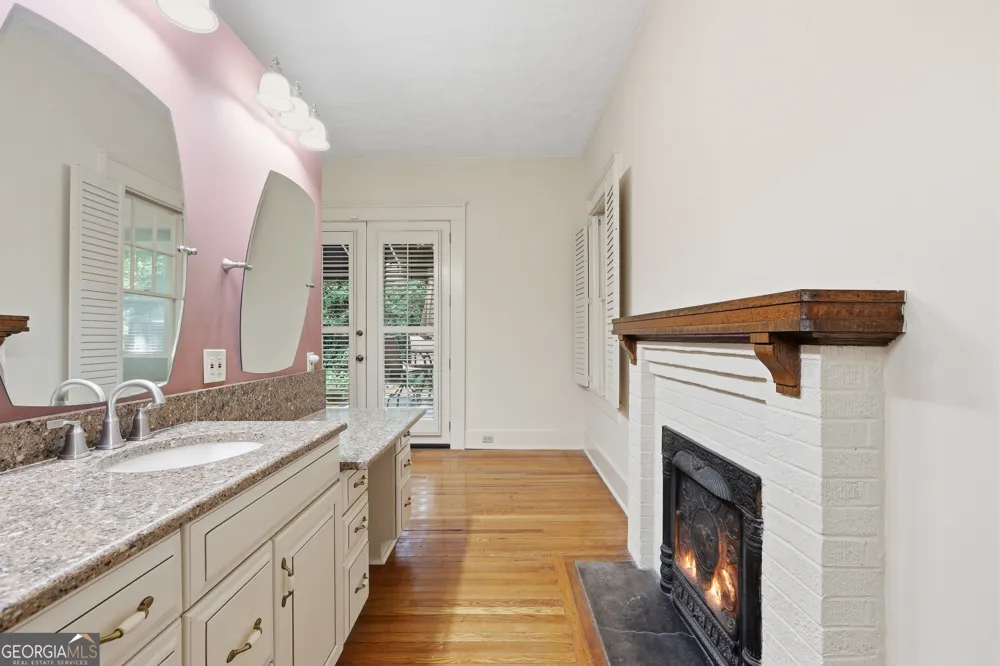 359 E Tugalo ST Toccoa, GA 30577