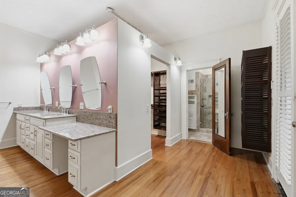 359 E Tugalo ST Toccoa, GA 30577