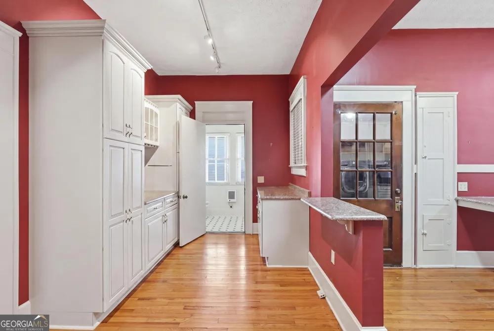 359 E Tugalo ST Toccoa, GA 30577