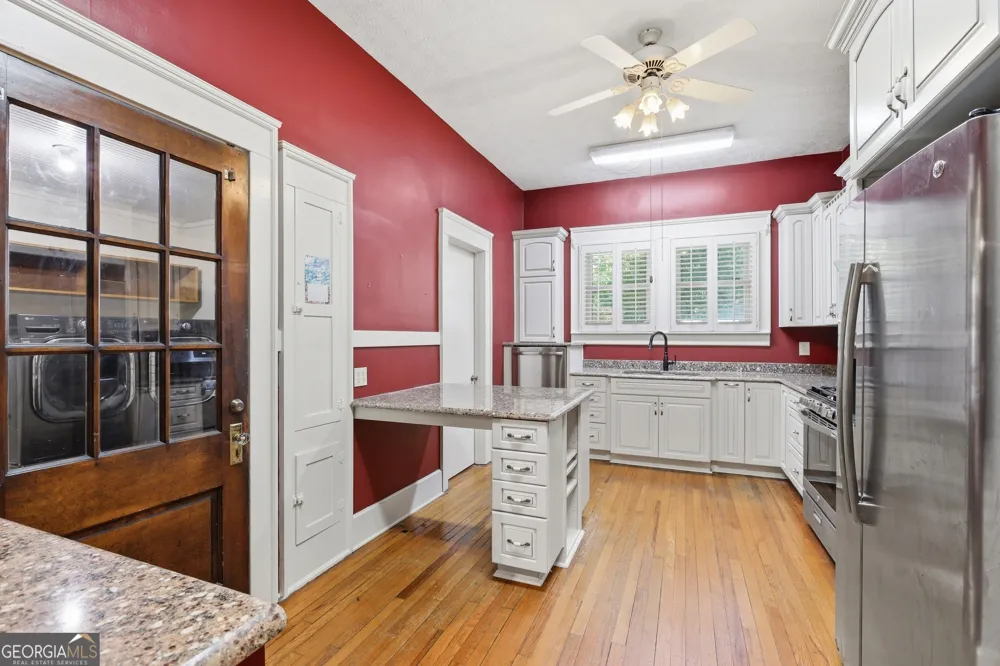 359 E Tugalo ST Toccoa, GA 30577