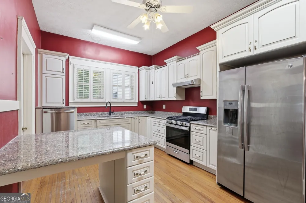 359 E Tugalo ST Toccoa, GA 30577