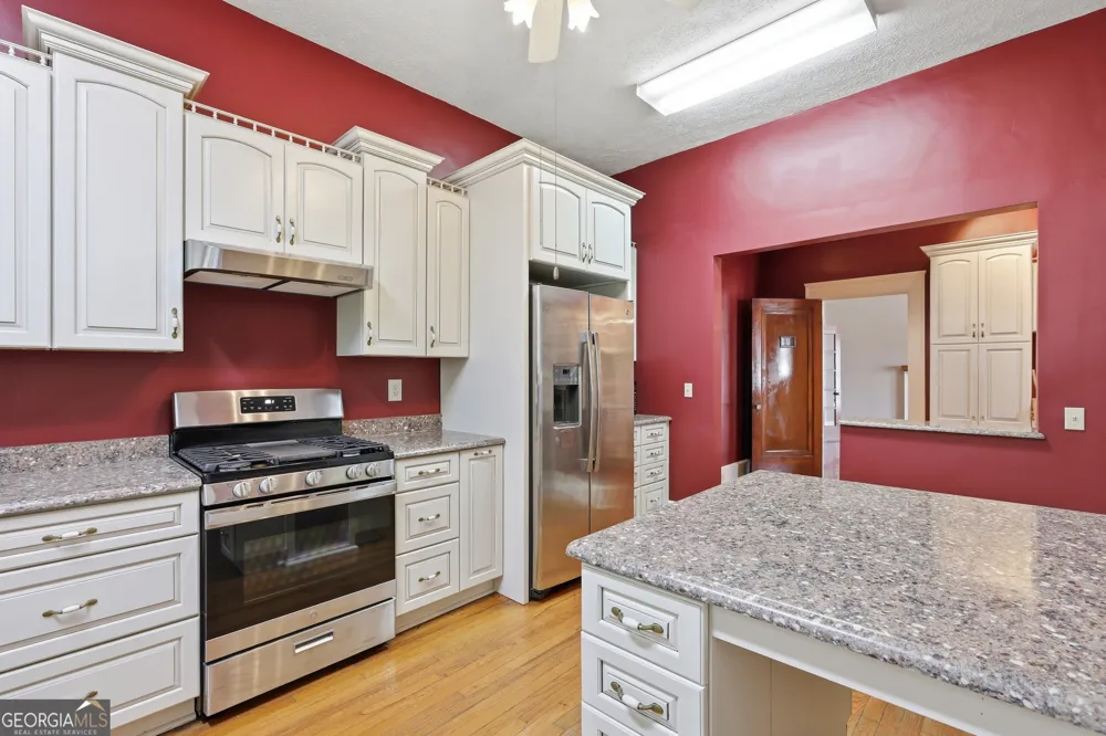 359 E Tugalo ST Toccoa, GA 30577