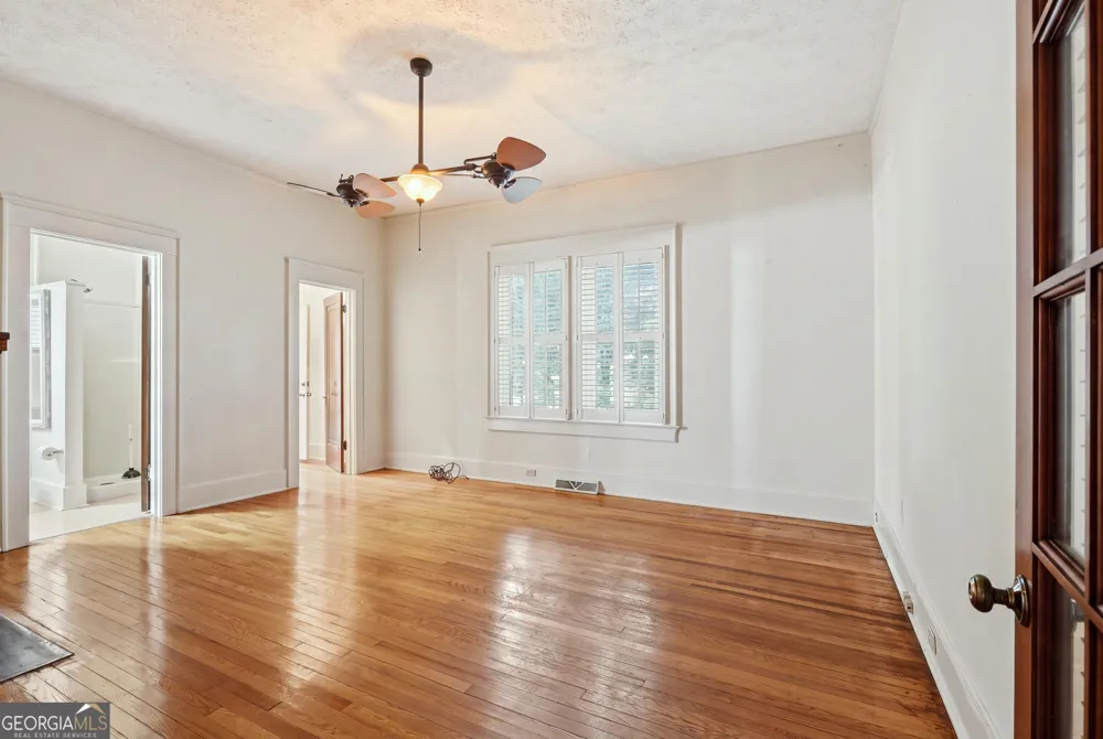 359 E Tugalo ST Toccoa, GA 30577