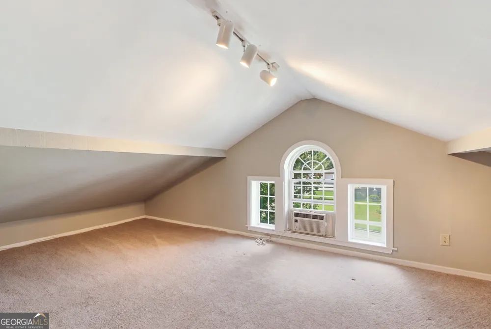 359 E Tugalo ST Toccoa, GA 30577