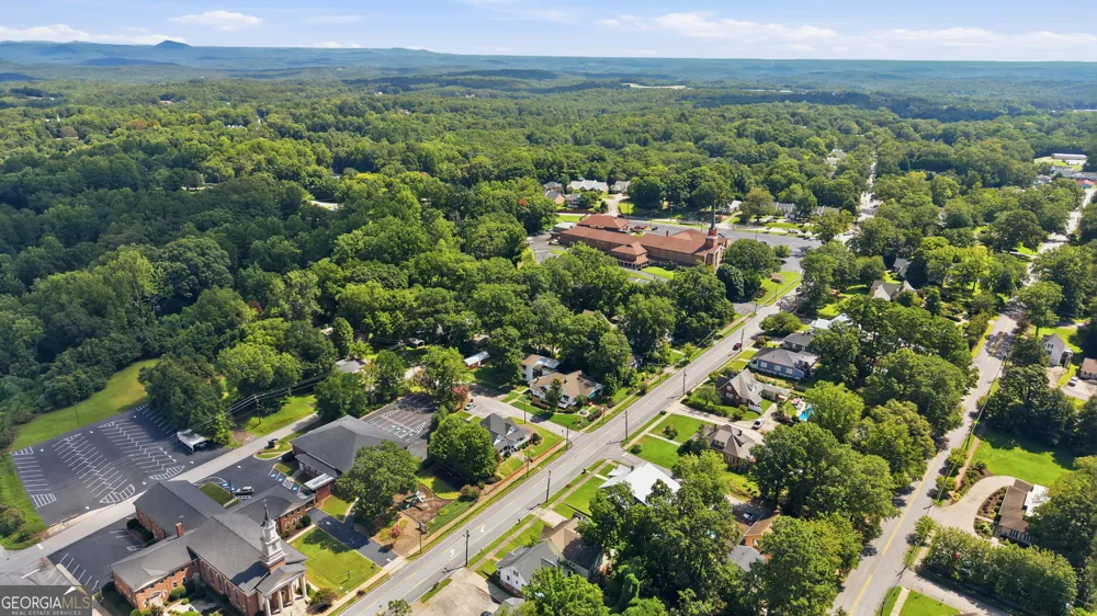 359 E Tugalo ST Toccoa, GA 30577