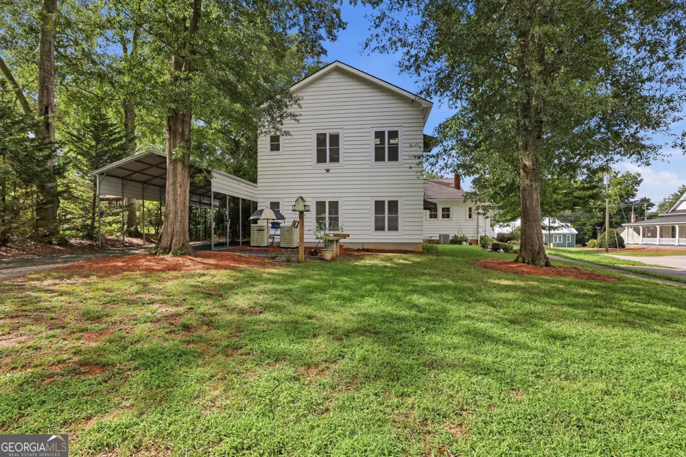 359 E Tugalo ST Toccoa, GA 30577