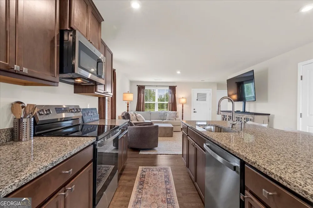 358 Oakleigh DR Calhoun, GA 30701