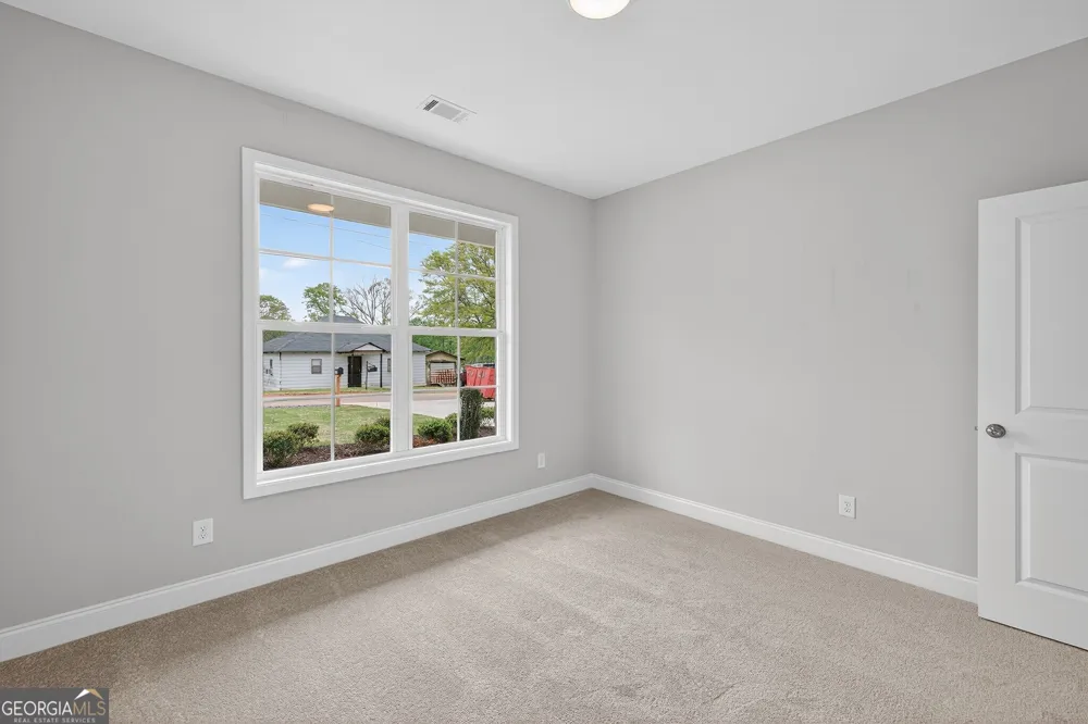 4862 White ST Sugar Hill, GA 30518
