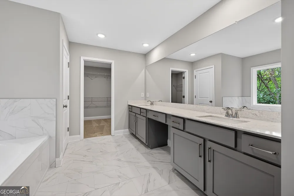 4862 White ST Sugar Hill, GA 30518