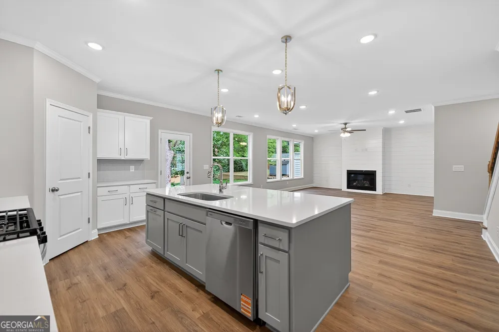 4862 White ST Sugar Hill, GA 30518