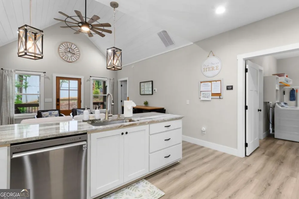 1100 Zenith TRL Ellijay, GA 30540