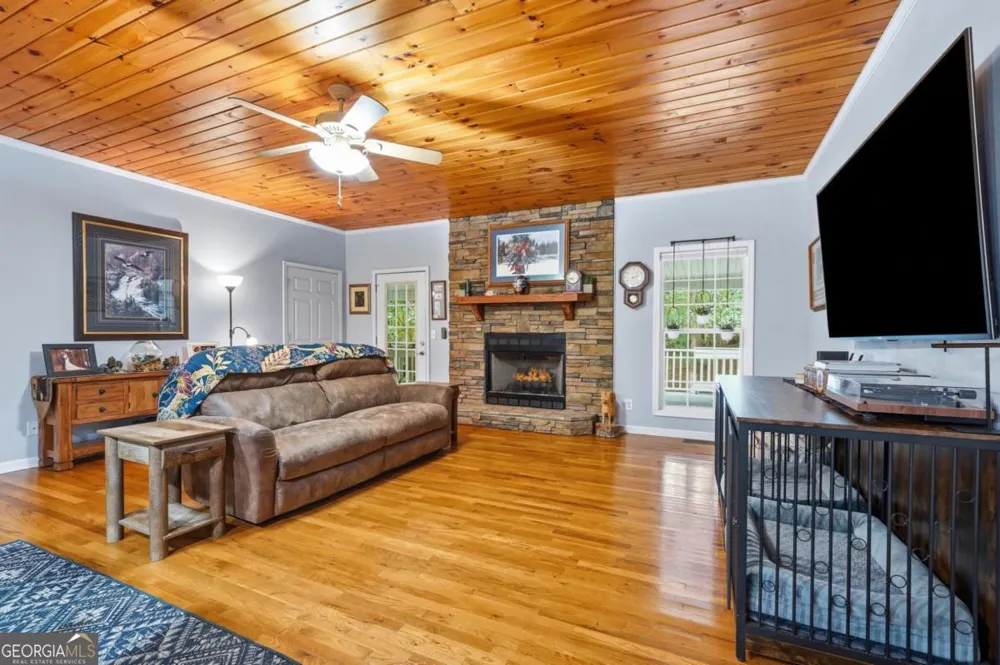 387 Leonard Evans RD Ellijay, GA 30540
