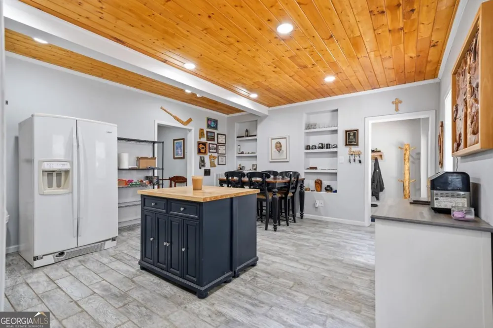 387 Leonard Evans RD Ellijay, GA 30540