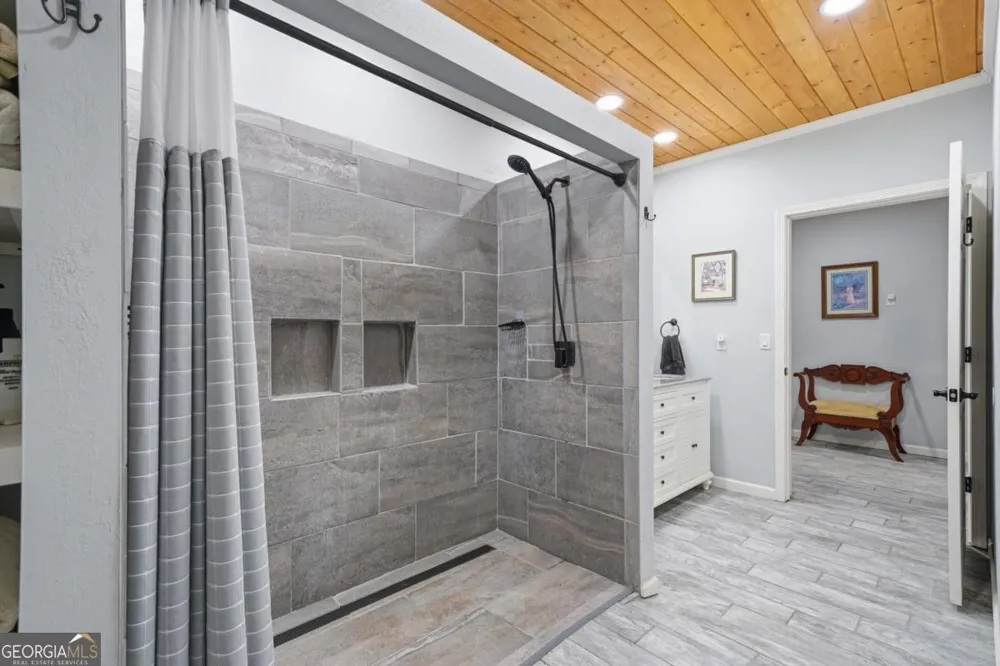387 Leonard Evans RD Ellijay, GA 30540
