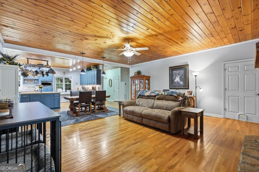 387 Leonard Evans RD Ellijay, GA 30540