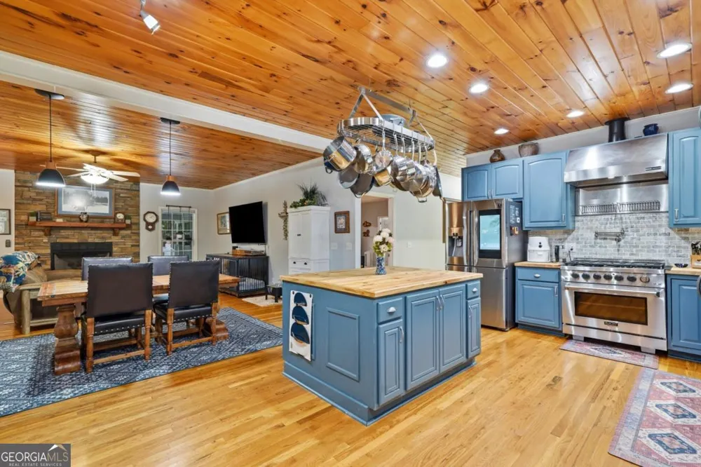 387 Leonard Evans RD Ellijay, GA 30540