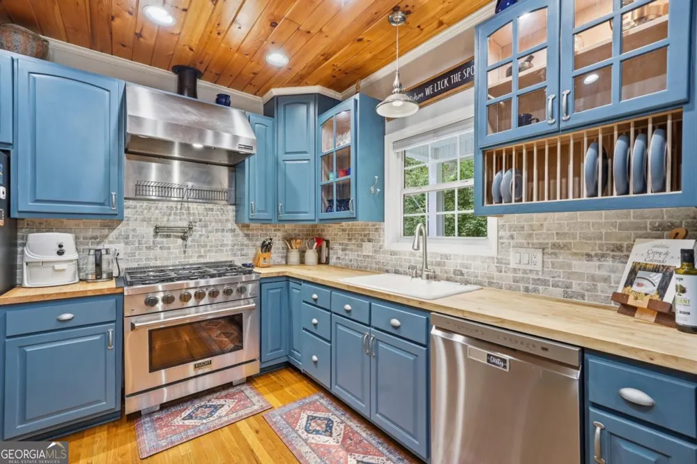 387 Leonard Evans RD Ellijay, GA 30540