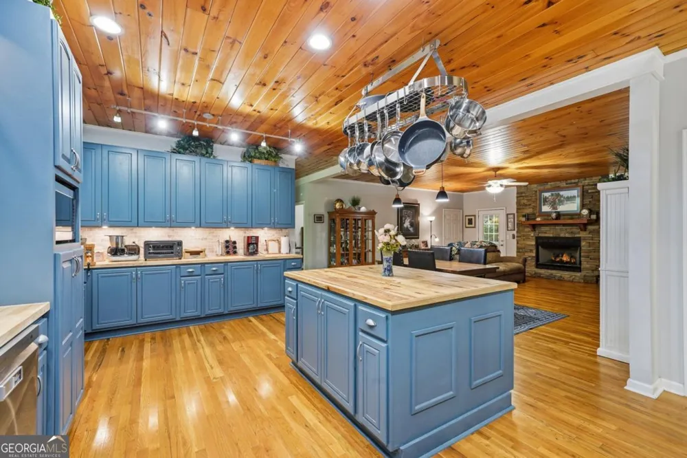 387 Leonard Evans RD Ellijay, GA 30540
