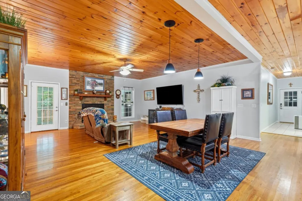 387 Leonard Evans RD Ellijay, GA 30540