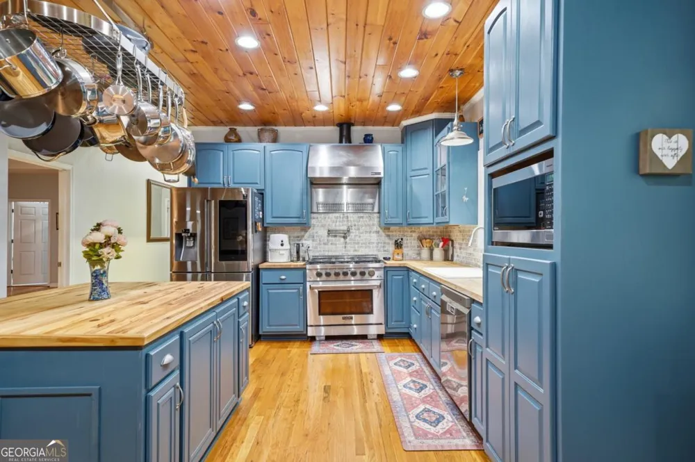 387 Leonard Evans RD Ellijay, GA 30540