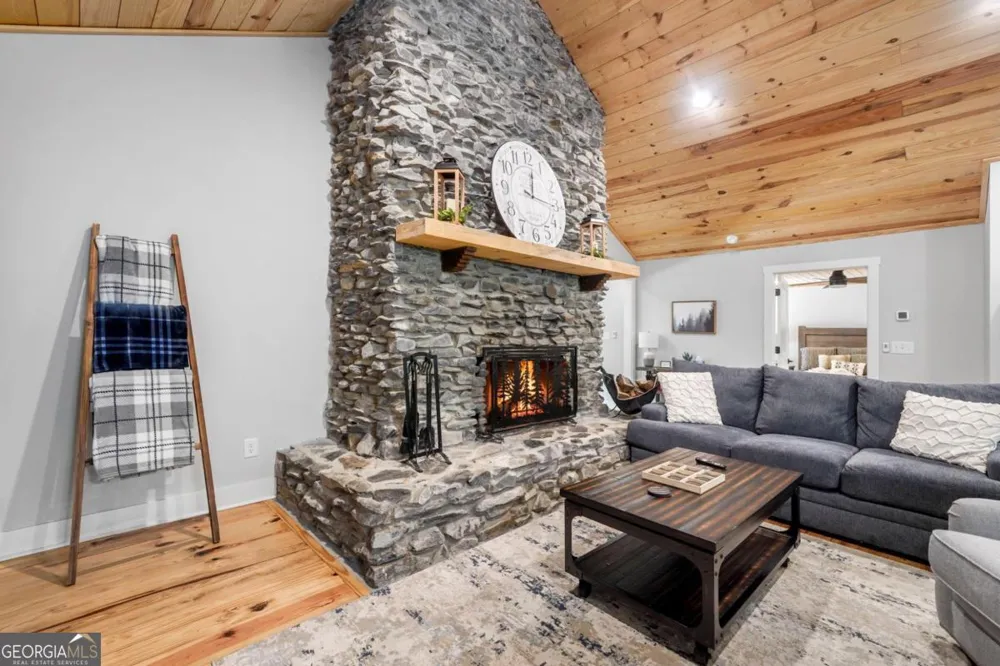 36 Dapple LN Ellijay, GA 30540