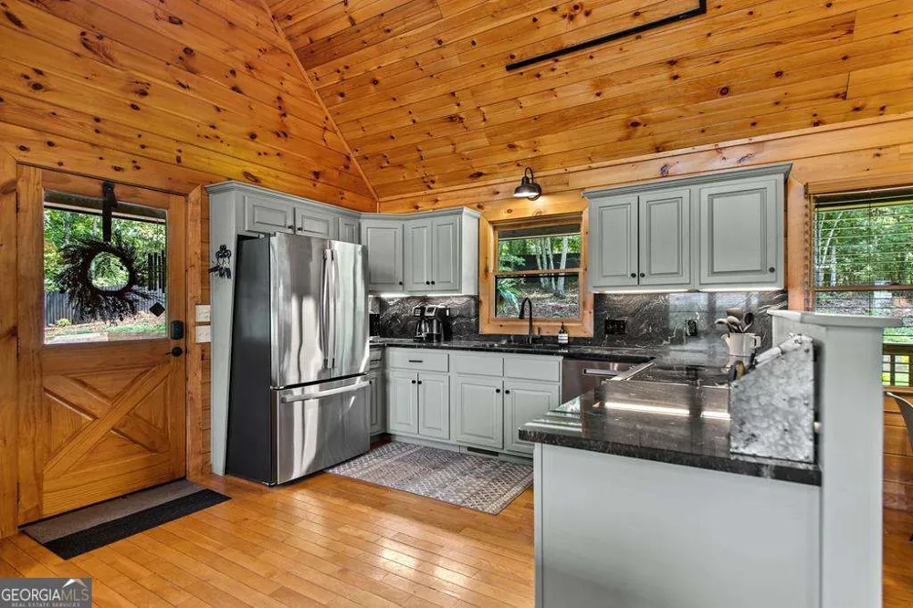 185 Austin Mountain RD Copperhill, TN 37317
