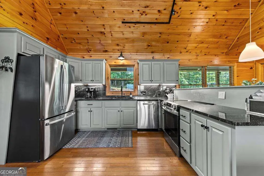 185 Austin Mountain RD Copperhill, TN 37317