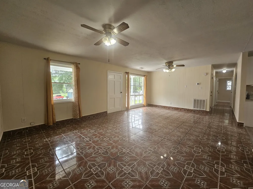 349 Roxbury DR Riverdale, GA 30274