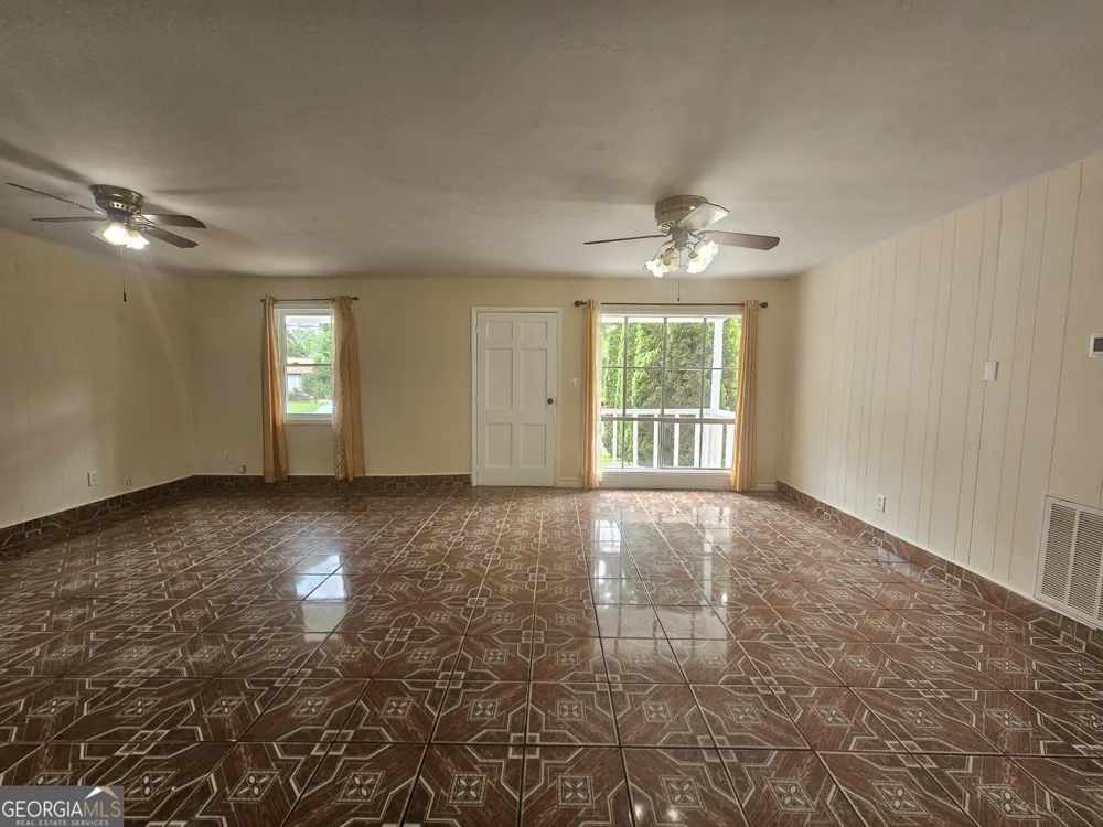 349 Roxbury DR Riverdale, GA 30274