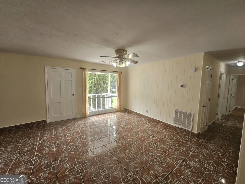 349 Roxbury DR Riverdale, GA 30274