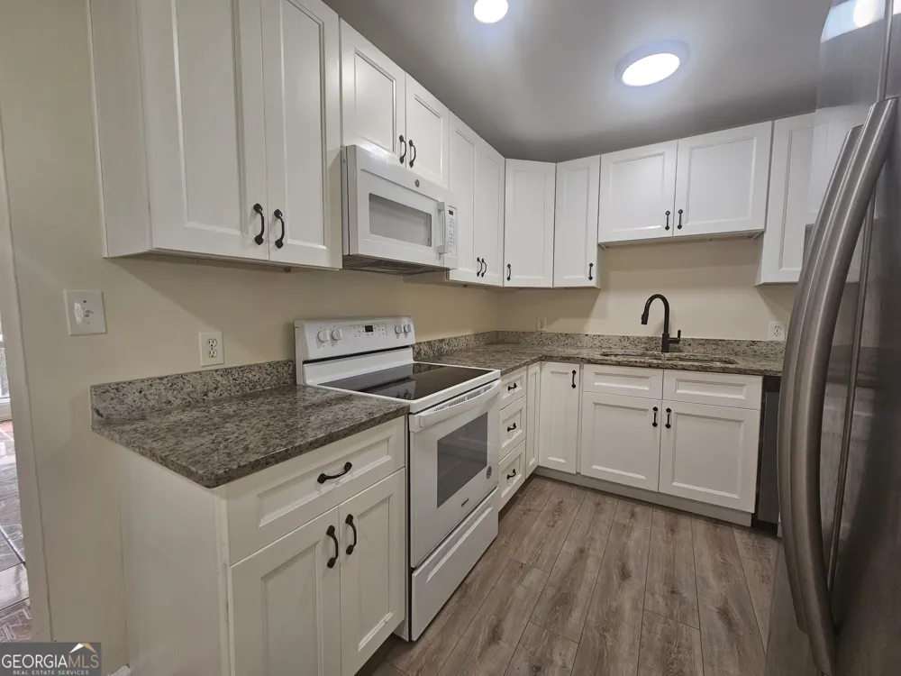 349 Roxbury DR Riverdale, GA 30274