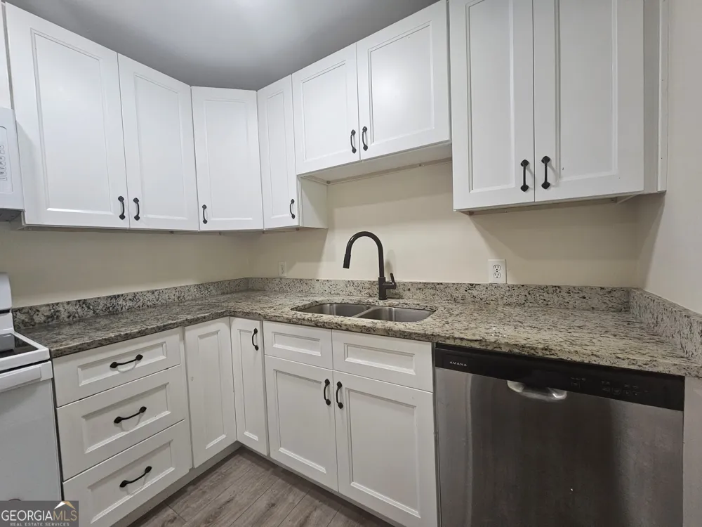 349 Roxbury DR Riverdale, GA 30274