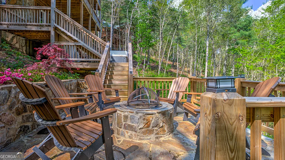 43 S Dustin DR Ellijay, GA 30540