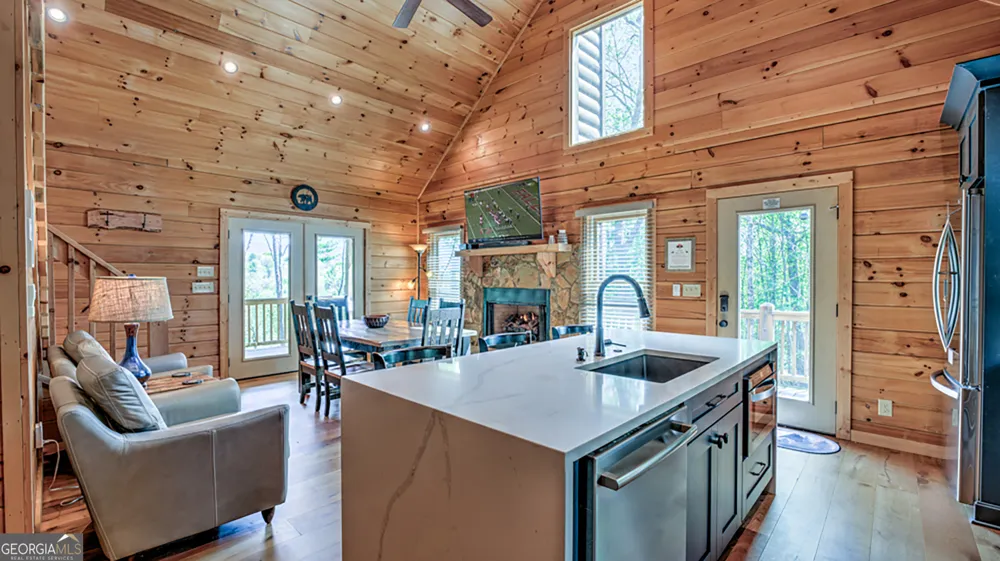 43 S Dustin DR Ellijay, GA 30540