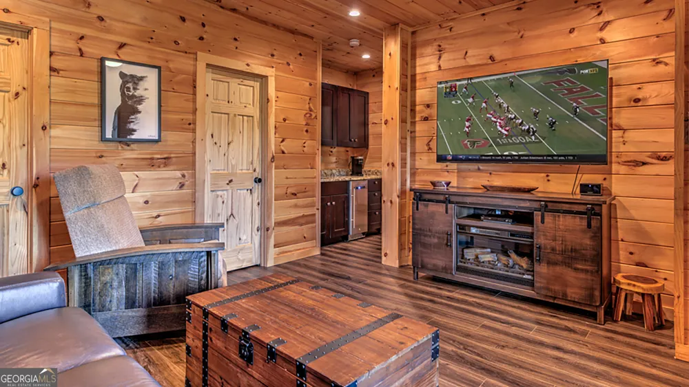 43 S Dustin DR Ellijay, GA 30540