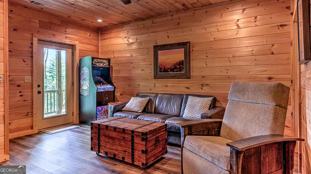43 S Dustin DR Ellijay, GA 30540