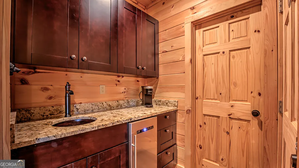 43 S Dustin DR Ellijay, GA 30540