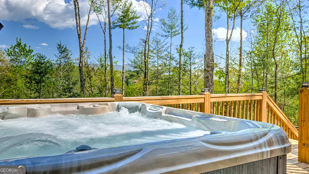 43 S Dustin DR Ellijay, GA 30540