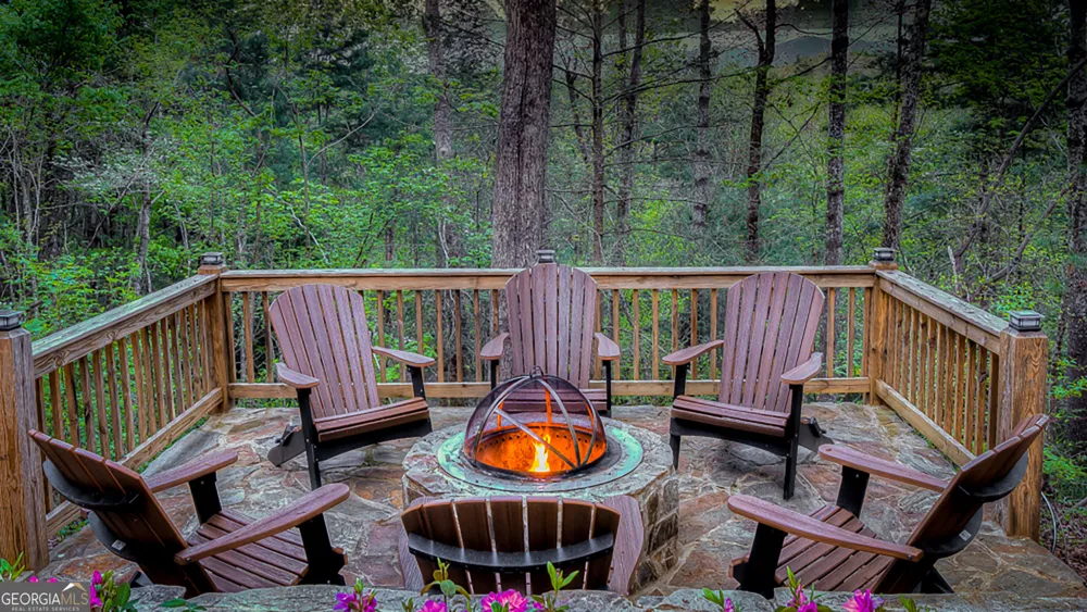 43 S Dustin DR Ellijay, GA 30540