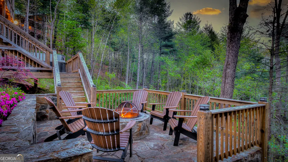 43 S Dustin DR Ellijay, GA 30540