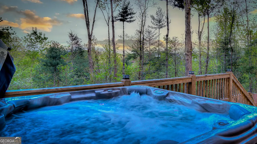 43 S Dustin DR Ellijay, GA 30540