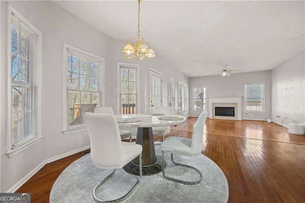 231 Beechwood LN Stone Mountain, GA 30087