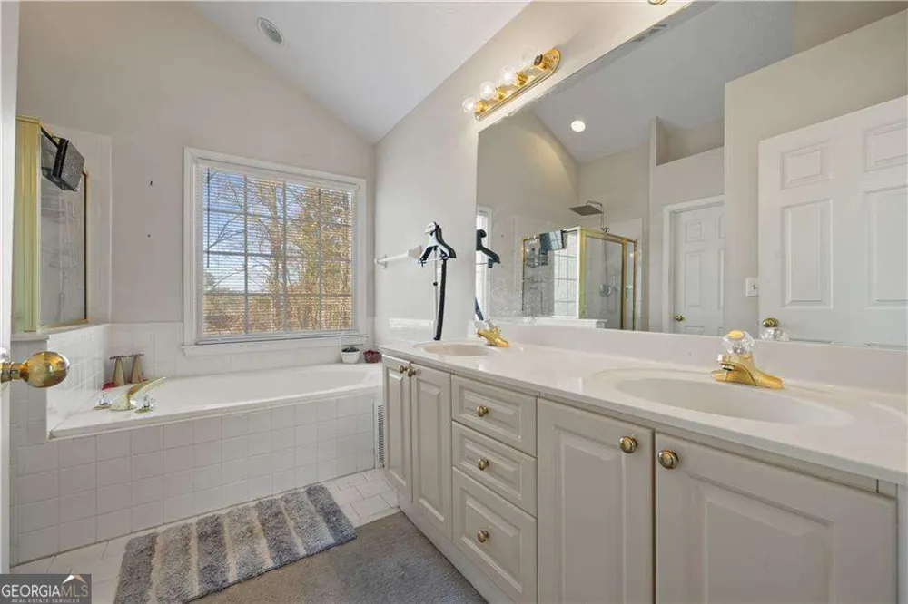 231 Beechwood LN Stone Mountain, GA 30087