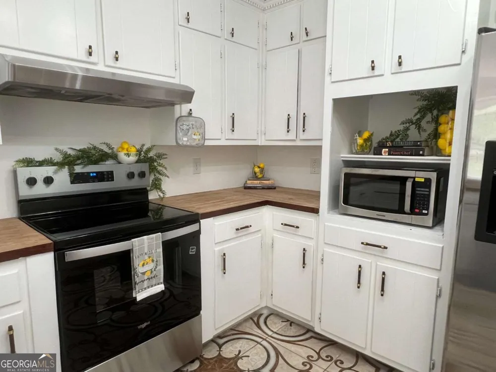5262 Kurt LN SW Conyers, GA 30094