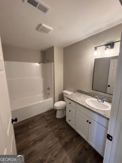 210 maret ST Hartwell, GA 30643