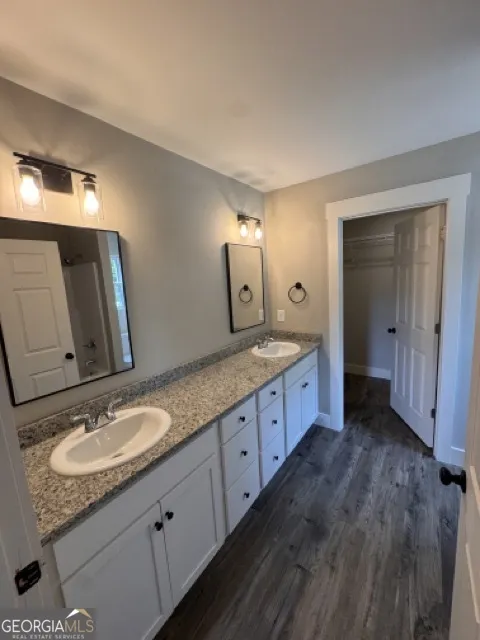 210 maret ST Hartwell, GA 30643